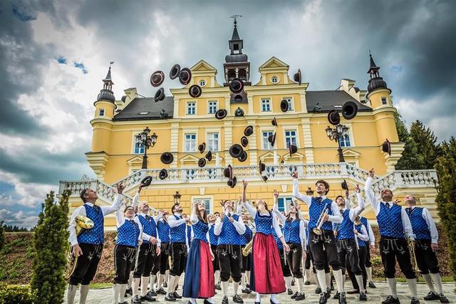 Die Trachtenmusikkapelle Gutau lädt zu einer rauschenden Ballnacht am Samstag, 18. April.  | Foto: Roman Gutenthaler