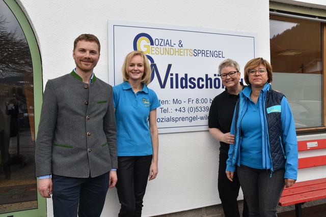 Große Freude herrschte bei Bgm. Hannes Eder, Astrid Engl (Geschäftsführung), Obfrau-Stvtr. Lilly Staudigl und Obfrau Sabine Bachmann (v.l.) anlässlich des neuen Sprengel-Büros im ehemaligen Posthaus.