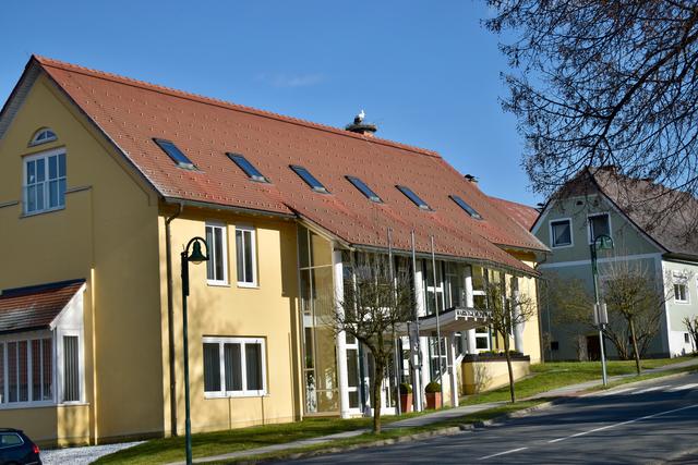 Wenn die Störche wieder aufs Wettmannstättener Gemeindeamt zurückkehren, wird dort schon ein neuer Gemeinderat gewählt sein. | Foto: Michl