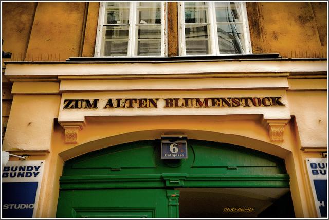 Der Hausname ist nach wie vor zu sehen...