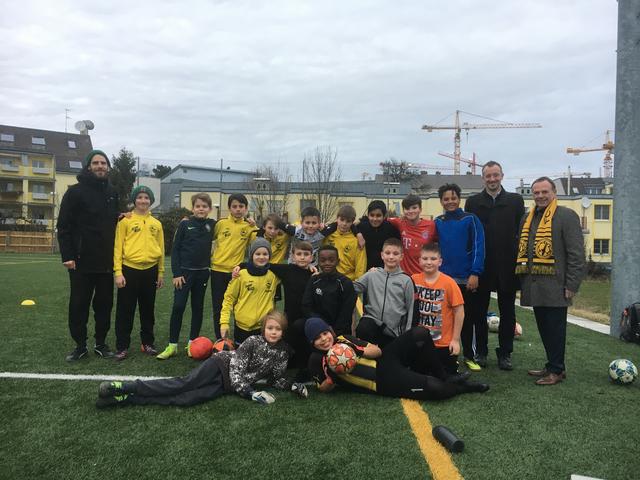 Mittlerweile trainieren beim FC Torpedo 03 fast 200 Nachwuchsfußballer
