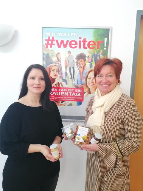 Wiedereinstiegsexpertin und Genderbeauftragte Silvia Kölbel gemeinsam mit Kundin Paula Bianca Sabadis