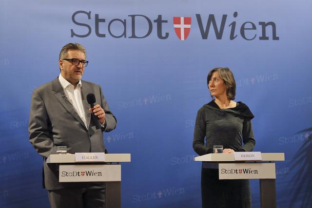 Peter Hacker und Birgit Hebein informierten über die Maßnahmen, die bis 3. April dauern werden.