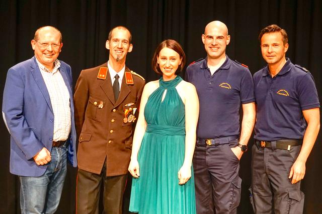 Bürgermeister Mag. Roman Janacek, Kommandant Werner Wieländer, Kabarettistin Lydia Prenner-Kasper, Kommandant-Stv. Matthias Schmotz und Verwalter Andreas Gloimüller