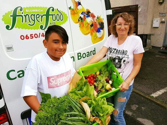 Hier war die Welt noch rund bei Fingerfood & Co.: Veselina Blumrich mit ihrem Sohn Manuel.