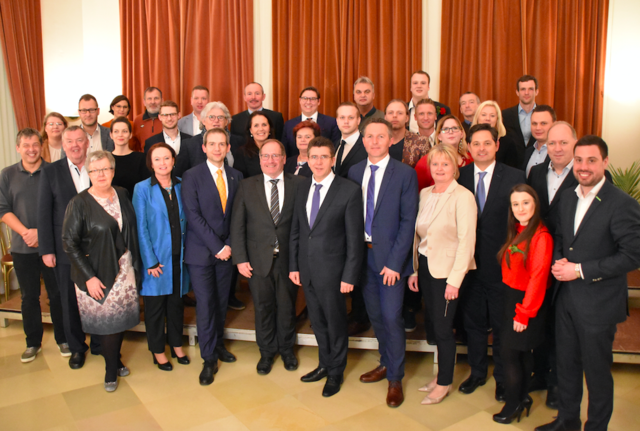 Der Gemeinderat von Tulln mit den drei Vizebürgermeistern Schinnerl, Patzl und Mayrhofer sowie Bürgermeister Peter Eisenschenk. Nicht am Foto: Marina Manduric und Peter Liebhart.