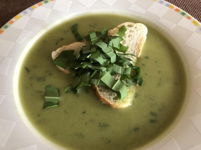 Eine Bärlauchsuppe schmeckt einfach himmlisch.