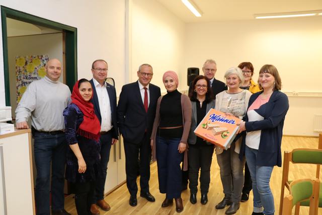 Die Mitarbeiter und Besucher dess Begegnungszentrums freuten sich über den Besuch von Landtagspräsidenten Wolfgang Stanek.