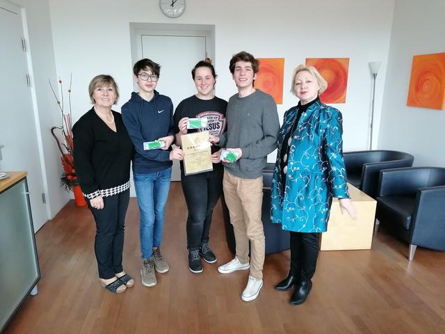 Direktorin Irene Ille, Pius Fangmeier, Nina Gäbler, Tim Farkas und Hofrätin Brigitte Wöhrer.