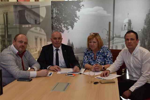 Die Stadtgemeinde Oberwart setzt zusätzliche Maßnahmen, um die Coronavirus-Gefahr einzudämmen: Amtsleiter Roland Poiger, Bgm. Georg Rosner, Vizebgm. Ilse Frühwirth und Amtsleiter-Stellvertreter Christian Resch
