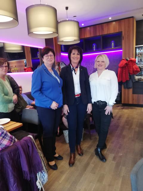 Nationalratsabgeordnete Rosa Ecker, Landtagsabgeordnete Sabine Binder und Gemeinderätin Silvia Kronsteiner.