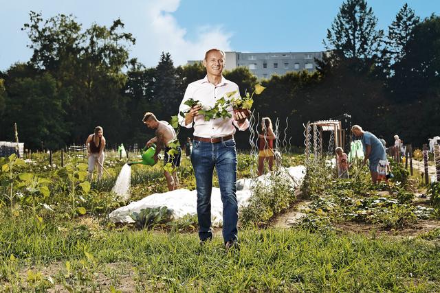 Morgentaugärten-Initiator Christian Stadler im Bio-Selbsterntegarten in Linz-Auhof.