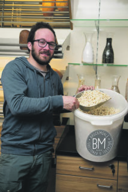 Geschäftsführer Michael Ullner von der Bäckerei Bruckmühle in Scharnstein macht beim Projekt mit.