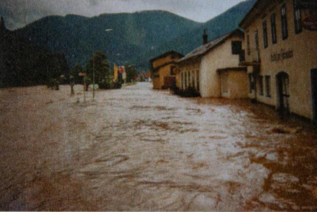 Hochwasser 1998 in Schwarzau im Gebirge.