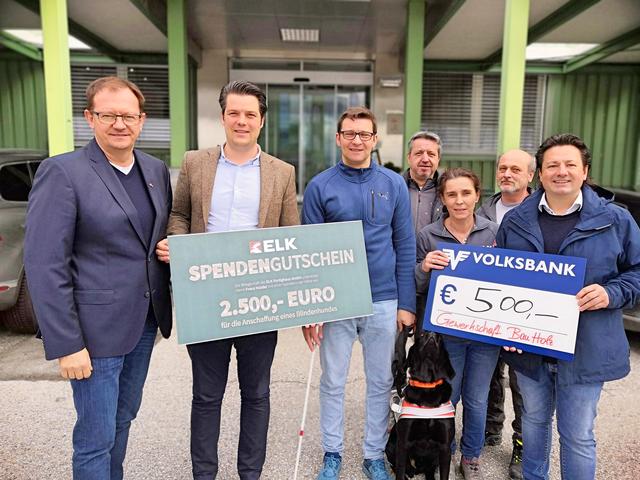 Am Foto von links nach rechts: Bau-Holz Landesgeschäftsführer Rudolf Silvan, Elk Geschäftsführer Bmst. Ing. Scheriau, Koll. Roman Haider, BR Christian Zemann, Betriebsratsvorsitzende Doris Hahn, BR Gerald Fasching, Bau-Holz Regionalsektretär Andreas Hitz