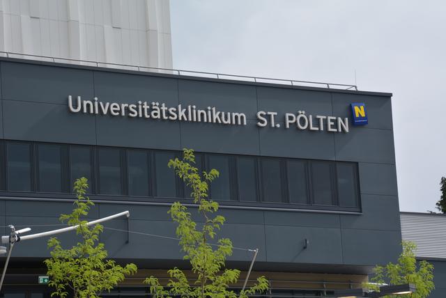 Der Mann wurde aufgrund anderer Beschwerden ins Universitätsklinikum St. Pölten eingeliefert.  | Foto: Petra Weichhart