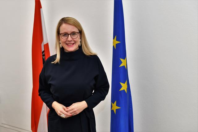 Corona-Virus trifft die kleinen und mittleren Betriebe besonders: Wirtschaftsministerin Margarete Schramböck gibt Soforthilfe für KMU bekannt.