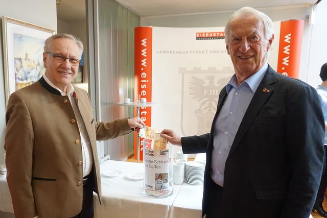 Gerhard Spatzierer und Hans Skarits spenden für den Lions Club Eisenstadt