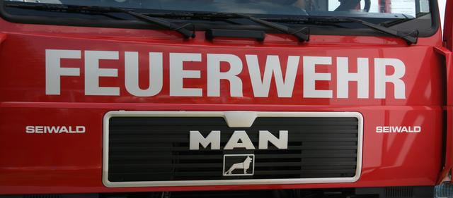 104 Mann dreier verschiedener Freiwilligen Feuerwehren sind gerade im Gemeindegebiet Straßwalchen wegen einer Ölspur gefordert.