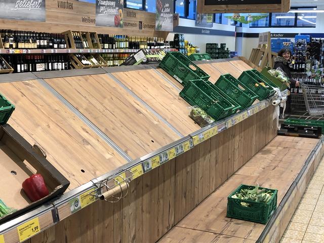 Obst und Gemüse war Freitagnachmittag im Traisner Hofermarkt aus.