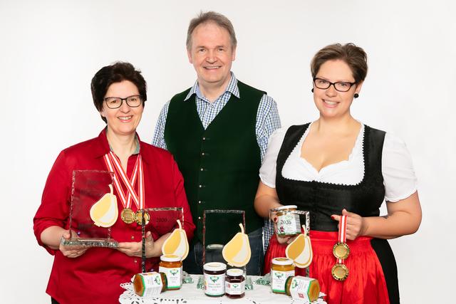 Brigitte Berger, Hans Berger und Rosi Leitl durften sich in Wieselburg über vier "Goldene Birnen" freuen.