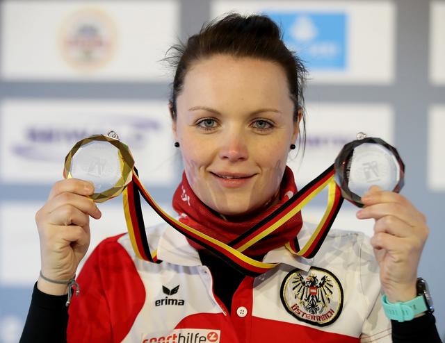 Gold und Silber für Simone Steiner vom ESV Vornholz bei der Eisstock-Weltmeisterschaft in Regen.
