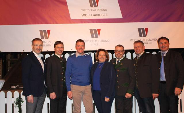 Betriebsbesuch am Wolfgangsee: Präsident Manfred Rosenstatter (WB Salzburg), Andreas Kronawettleitner (WB St. Gilgen), die Gastgeber Christian und Martina Unterberger (BSU), Arno Perfaller (WB St. Wolfgang), Georg Eisl (WB Strobl) und Gerhard Schöchl (WB Flachgau)