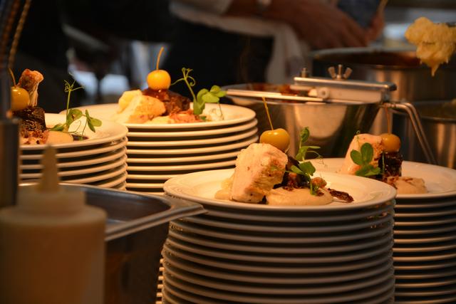 In Gastronomie- und Cateringbetrieben steht der Betrieb still.