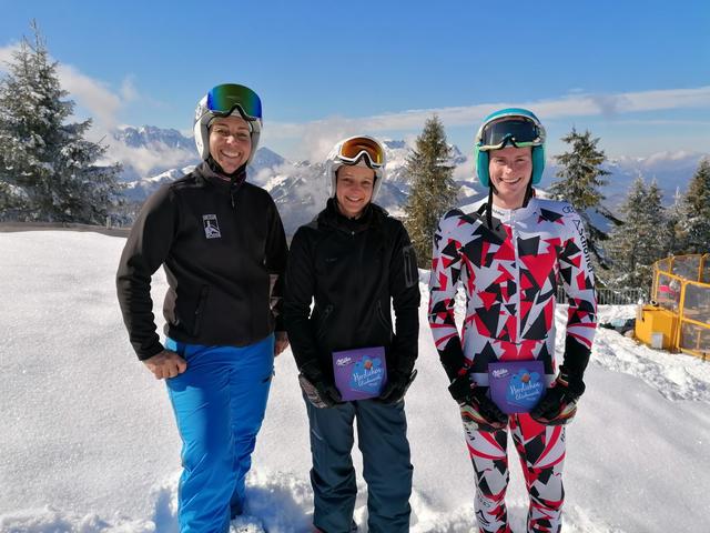 von li. SC-Obfrau Sabine Schmid, die Clubmeister 2020 Renate Schwentner und Stefan Haunholter.