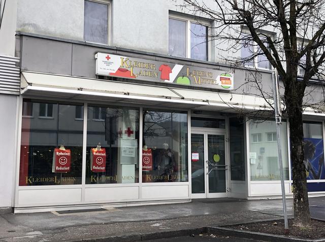 KleiderLaden und LebensMittel gehen getrennte Wege – aber nur, was die Räumlichkeiten betrifft.