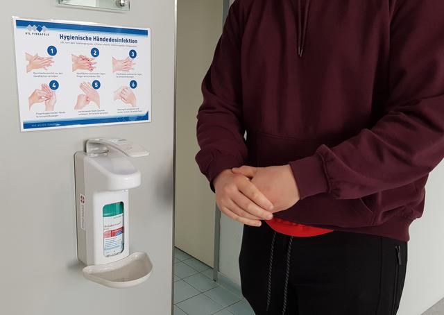 An der HTL Pinkafeld gibt es bereits seit zwei Jahren an mehreren Stellen die Möglichkeit für eine hygienische Händedesinfektion.