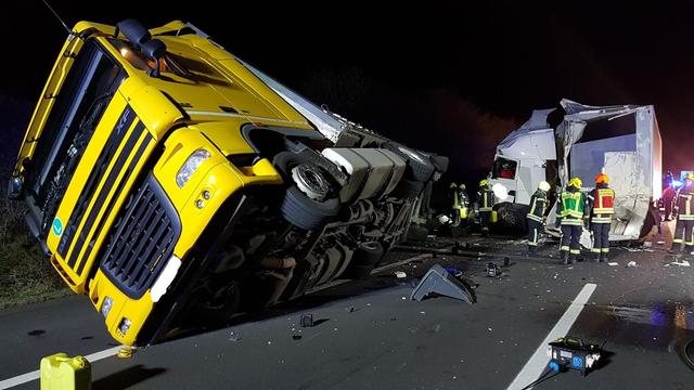 Vier LKW waren an dem Unfall beteiligt