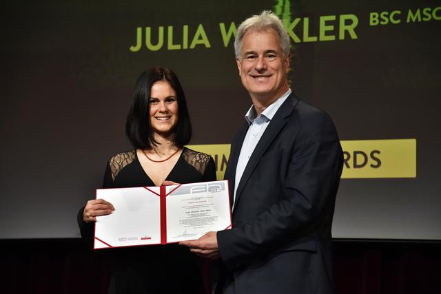 Julia Winkler (24), aus Steyr wurde für ihre herausragende Studienleistung und Masterarbeit im Studiengang Operations Management mit dem Chimney Award des FH OÖ Campus Steyr ausgezeichnet.