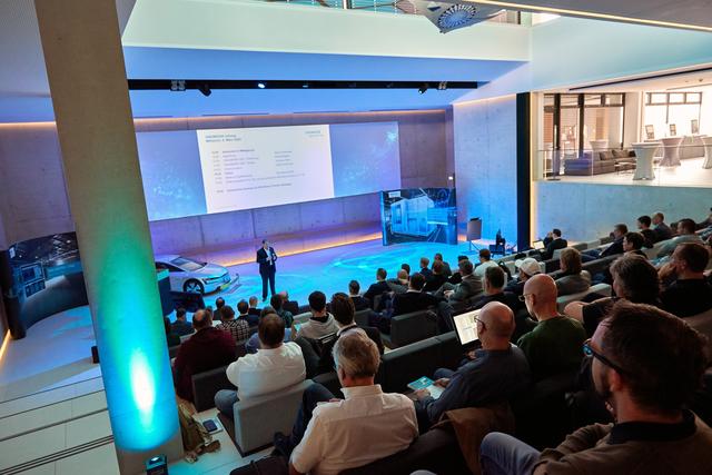 Siemens präsentierte die neue Steuerungsgeneration vor 90 Fachbesuchern im Fill Future Dome.