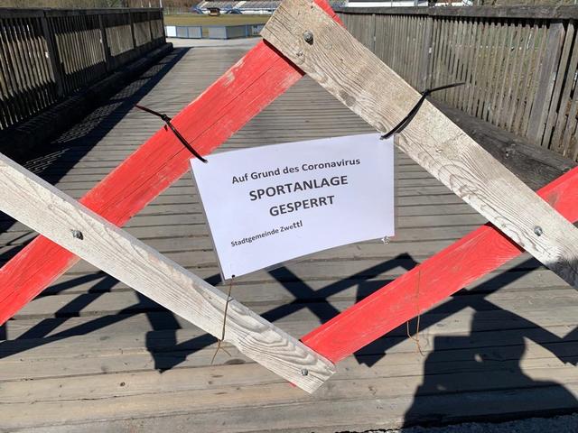 Der Sportplatz im Zwettltalstadion wurde umgehend nach der Ankündigung des Bundeskanzlers gesperrt.
