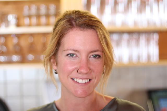 Katrin aus Mauterndorf:
"Da mein Betrieb zusperrt weiß ich nicht wie es weitergeht, auch gibt es private Einschränkungen für mich und mein Kind."