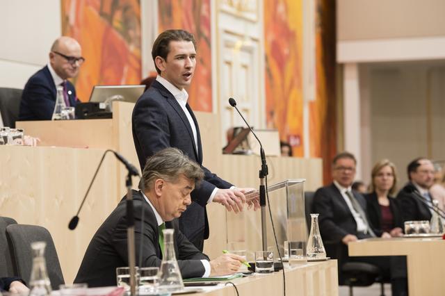 Bundeskanzler Sebastian Kurz kündigte am 15. März die komplette Schließung von Restaurants und Lokalen an.  | Foto: Parlamentsdirektion / Thomas Jantzen