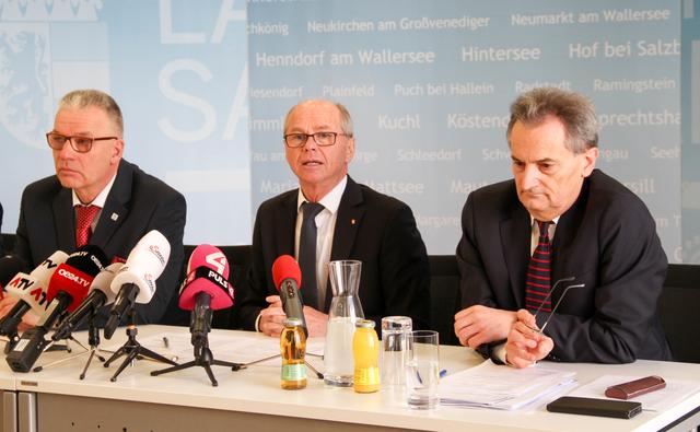 Corona-Virus, Pressekonferenz mit Landeshauptmann-Stellvertreter Christian Stöckl Im Bild: Michael Haybäck (Stadt Salzburg), Landeshauptmann-Stellvertreter Christian Stöckl und Prof. Richard Greil, Uniklinikum Salzburg Foto: Land Salzburg/Melanie Hutter