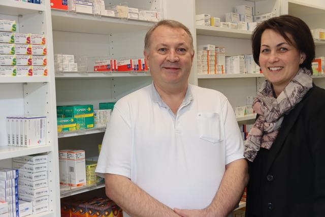 Bürgermeisterin Margot Zahrer (r.) und Allgemeinmediziner Dr. Alois Daxecker.