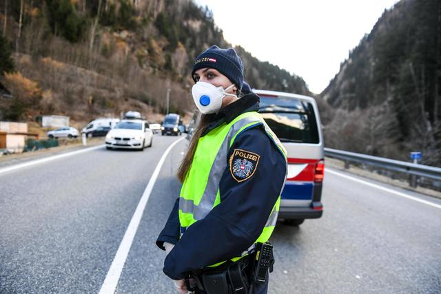 Die Verordnung gilt nun bis 13. April 2020 und wird mit Geldstrafen bis 1.450 Euro sanktioniert.  | Foto: Zeitungsfoto.at