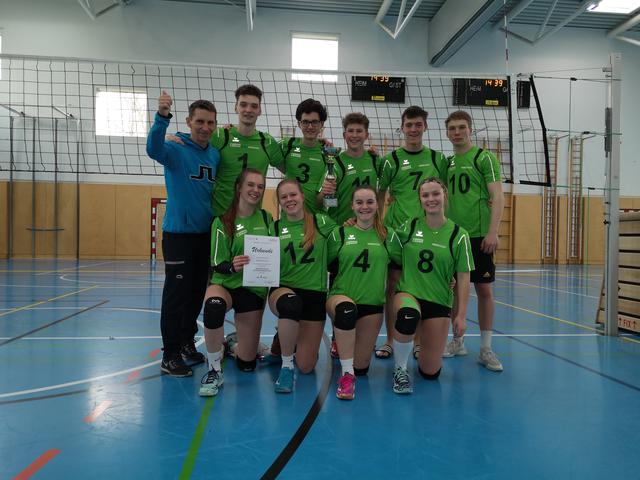 Das Team Luise Plaschko, Hannah Weinzinger, Anna Oberkleiner, Flo Peternell, Alex Csekö ,
Fabian Kinzl, Max Oitzinger und Jakob Hollauf
mit Trainer Dominik Novak und Wolfgang Eberhard.