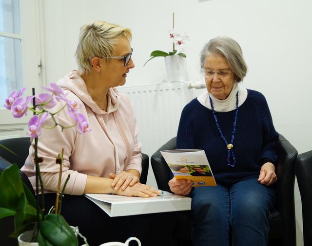 Kerstin Marchner, DGKP und Leitung des BestCare 24-Netzes, bei einem Beratungsgespräch