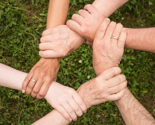 Die Caritas ruft die Aktion #TeamNächstenliebe ins Leben.
