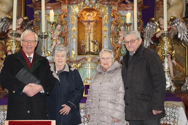 Hans Ratzesberger mit Gattin Elsa und Mesnerin Josefa Schießl sowie Seniorenbundobmann Georg Schießl (v.l.)