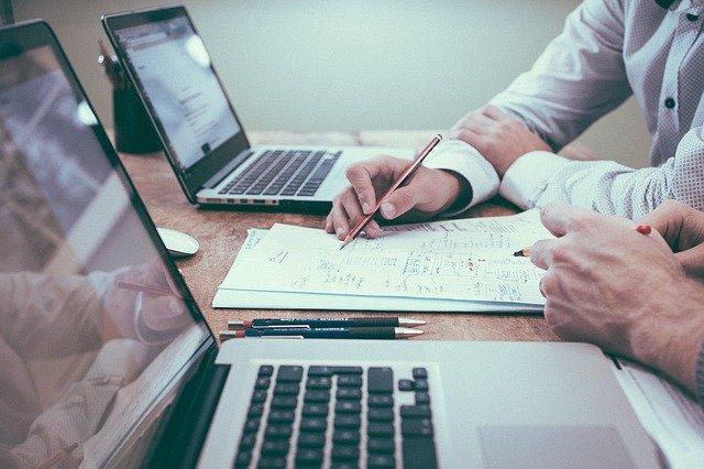 Informationen über die Corona-Kurzarbeit von der Wirtschaftskammer Österreich.