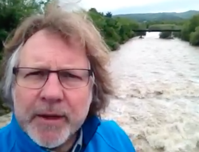 Redakteur Peter Zezula im Hochwassergebiet.