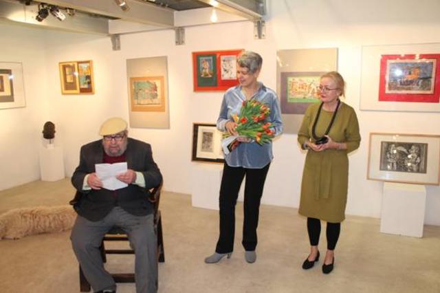 Von links: Helmut Kepplinger mit Elisabeth Mayr-Kern (Landesdirektion Kultur OÖ) und Waltraud Scheutz von der Galerie-halle.
