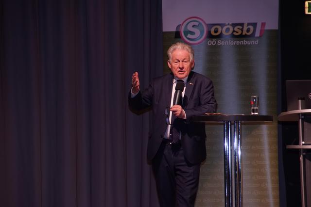 „Wir wissen, das bis 2035 um 50 Prozent mehr über 65-Jährige und um 40 Prozent mehr über 80 jährige geben wird. Darauf müssen wir uns vorbereiten, betonte Pühringer“.  | Foto: Helmut Eder