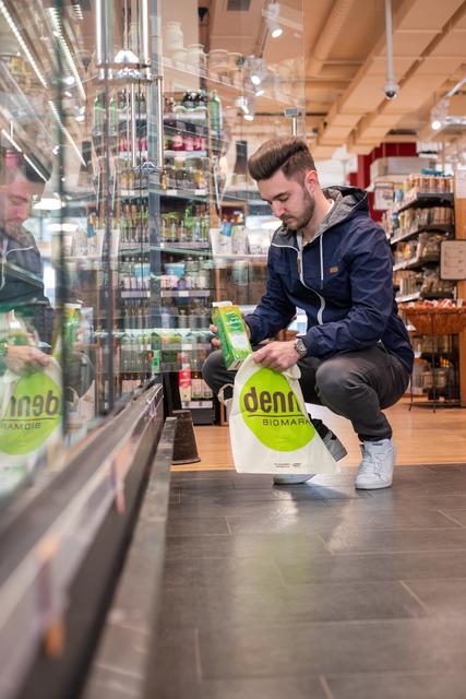 Der Lieferservice brotundmilch.at bringt Lebensmittel direkt nach Hause, jetzt aufgrund vieler freiwilliger Helfer kostenlos. | Foto: Brot &amp; Milch