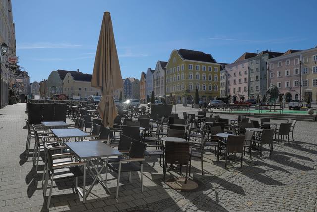Nach dem überfüllten Sonntag hat sich die Lage nun auch am Stadtplatz in der Barockstadt sichtlich entspannt.